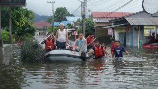Banjir di Kelurahan Dadok Tunggul Hitam, Kecamatan Koto Tangah, Kota Padang, Sumatera Barat 13 juli 2023